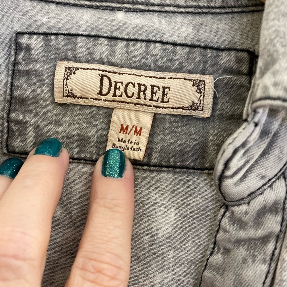 Decree Gray Ruffle Denim Button Down Top Medium - Picture 4 of 5